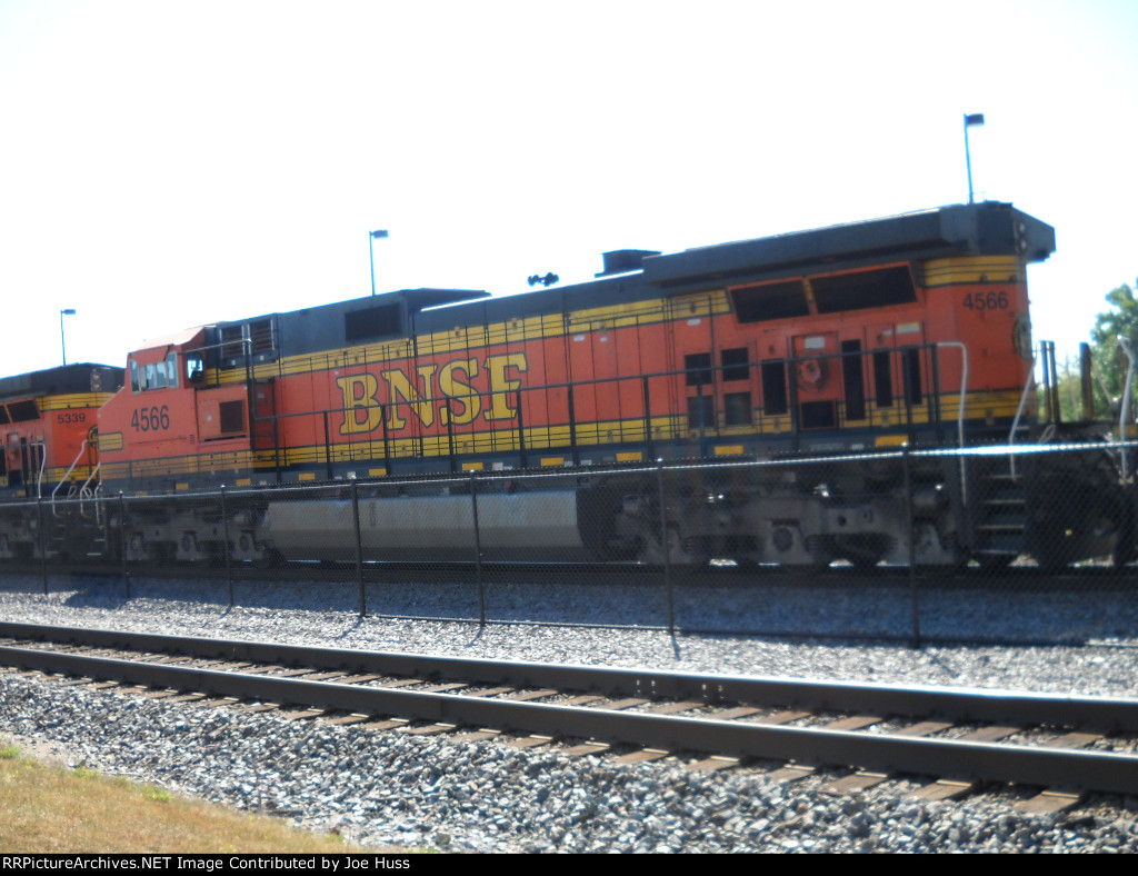 BNSF 4566